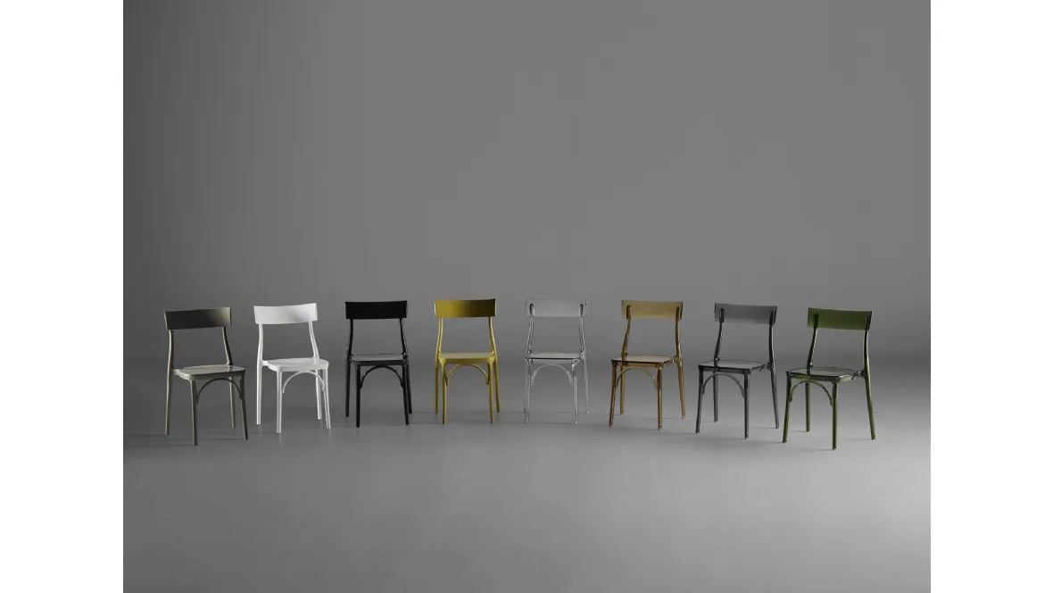 Sedia impilabile in polipropilene o policarbonato, disponibile in una vasta gamma di colori, adatta per esterno Milano2015 Colico
