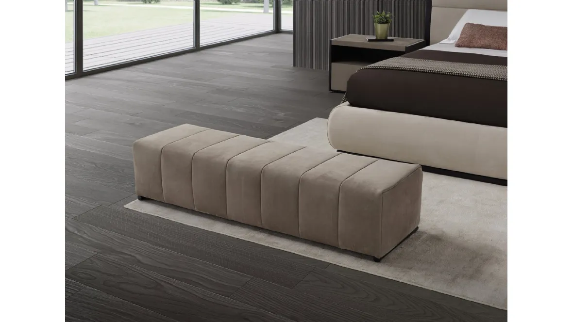 Pouf Charlie in pelle Nabuk di Conte