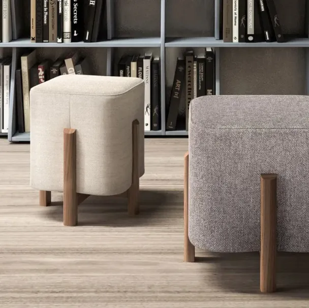 Pouf Kip in tessuto con struttura in legno di Doimo Salotti