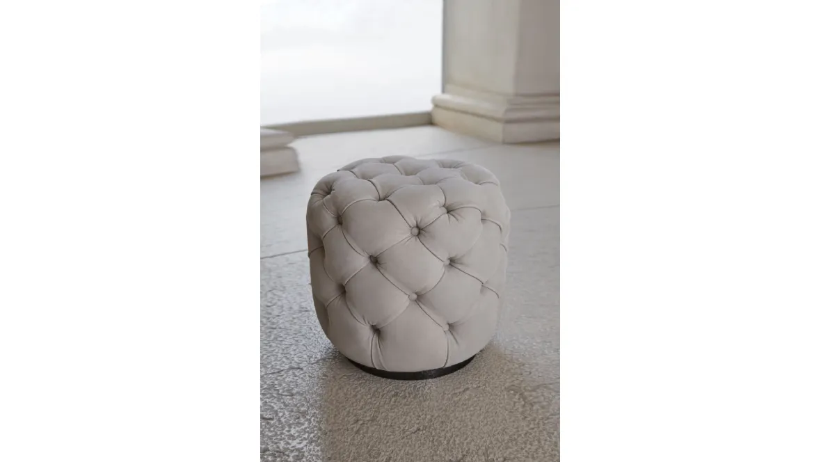 Pouf Paris in pelle trapuntata di Conte