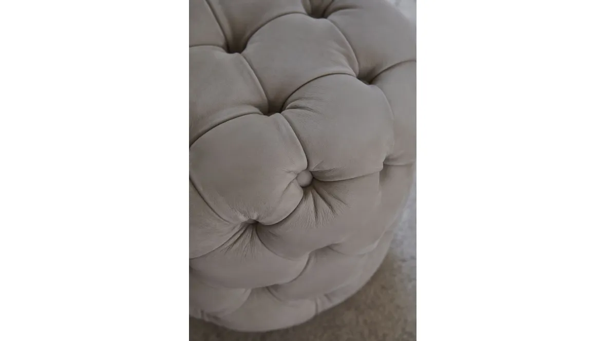 Pouf Paris in pelle trapuntata di Conte