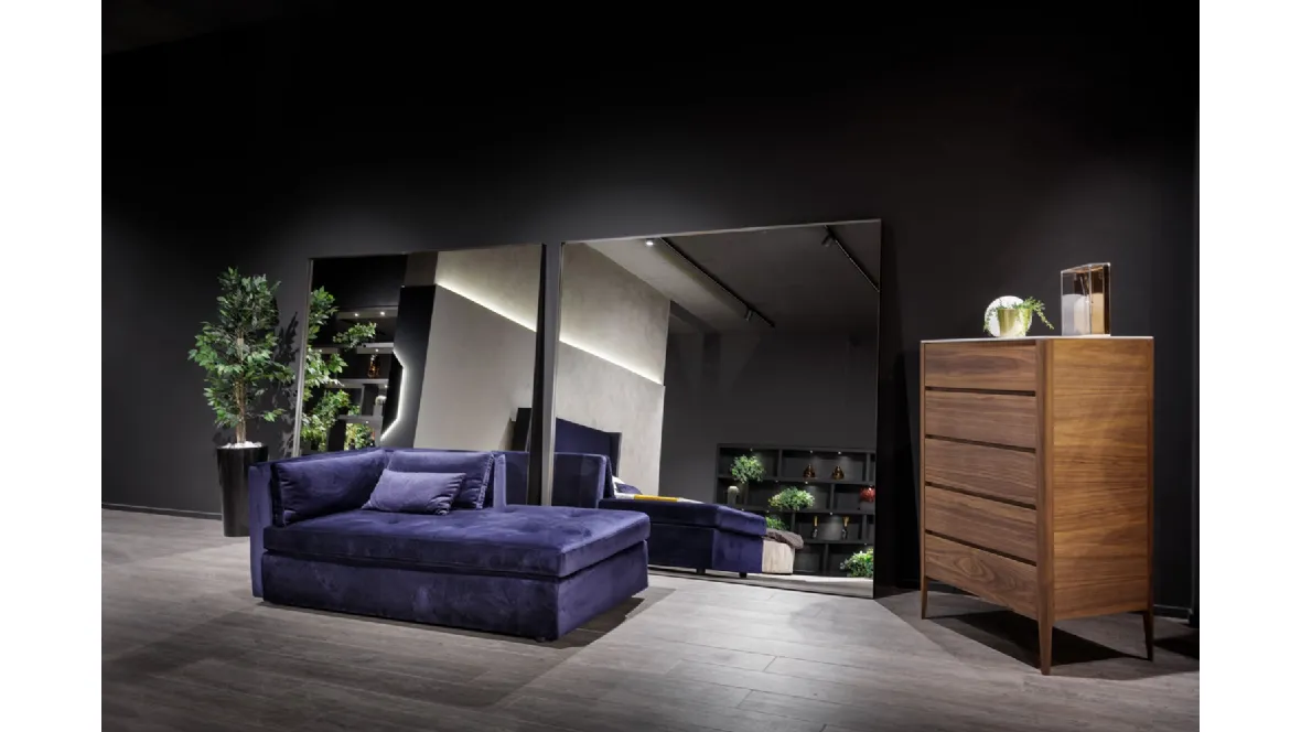 Specchio Versailles in versione Maxi con cornice in metallo laccato di Conte