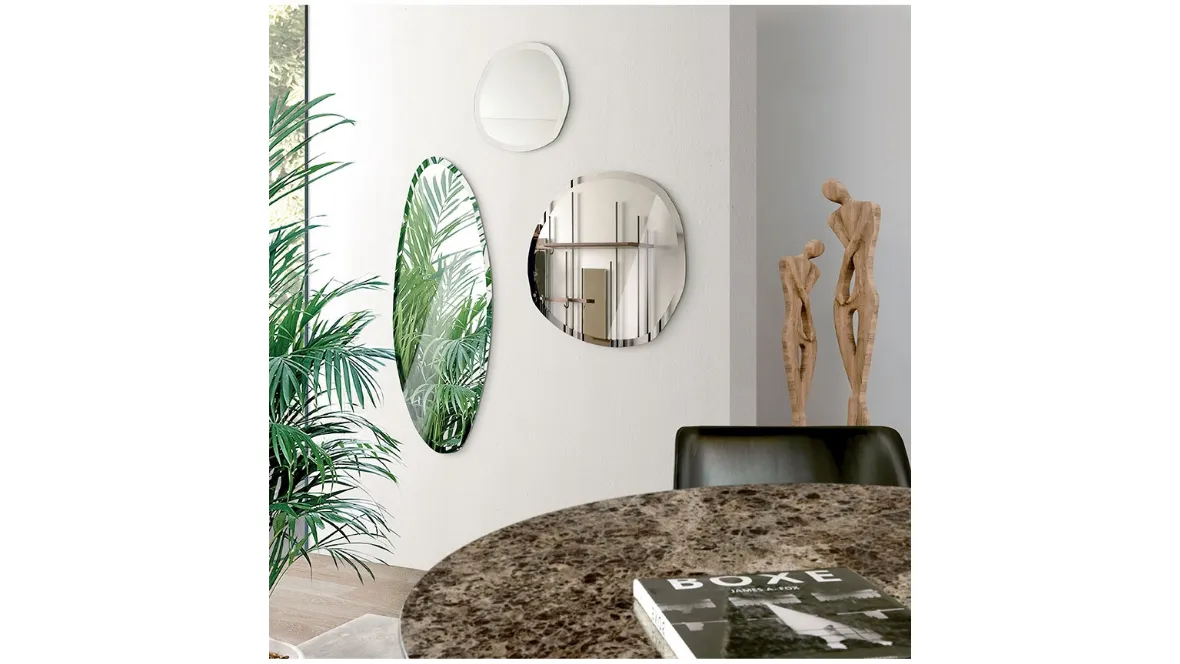Specchio con bordo bisellato a mano in 3 dimensioni nella finitura naturale o bronzata Stone di Pacini e Cappellini