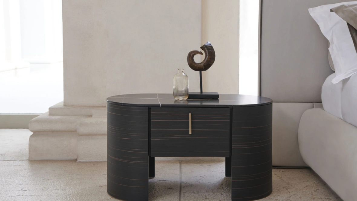 Comodino Charlie in legno con top in marmo di Conte