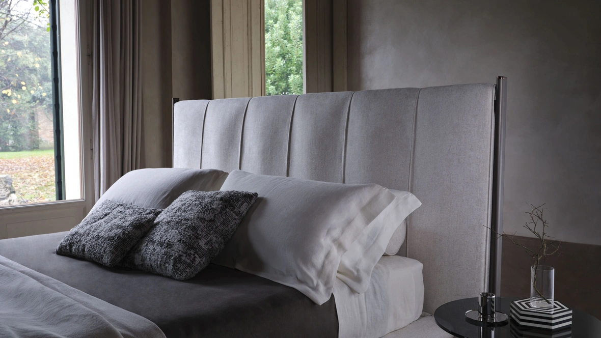 Letto Levante in tessuto di Conte