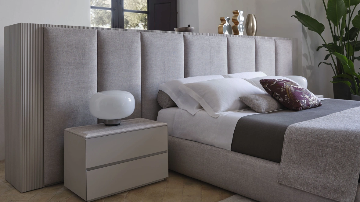 Letto con testiera Wall di Conte