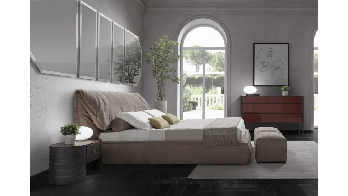 Letto in pelle Nabuk color Seppia imbottito con morbida testiera Soft di Conte