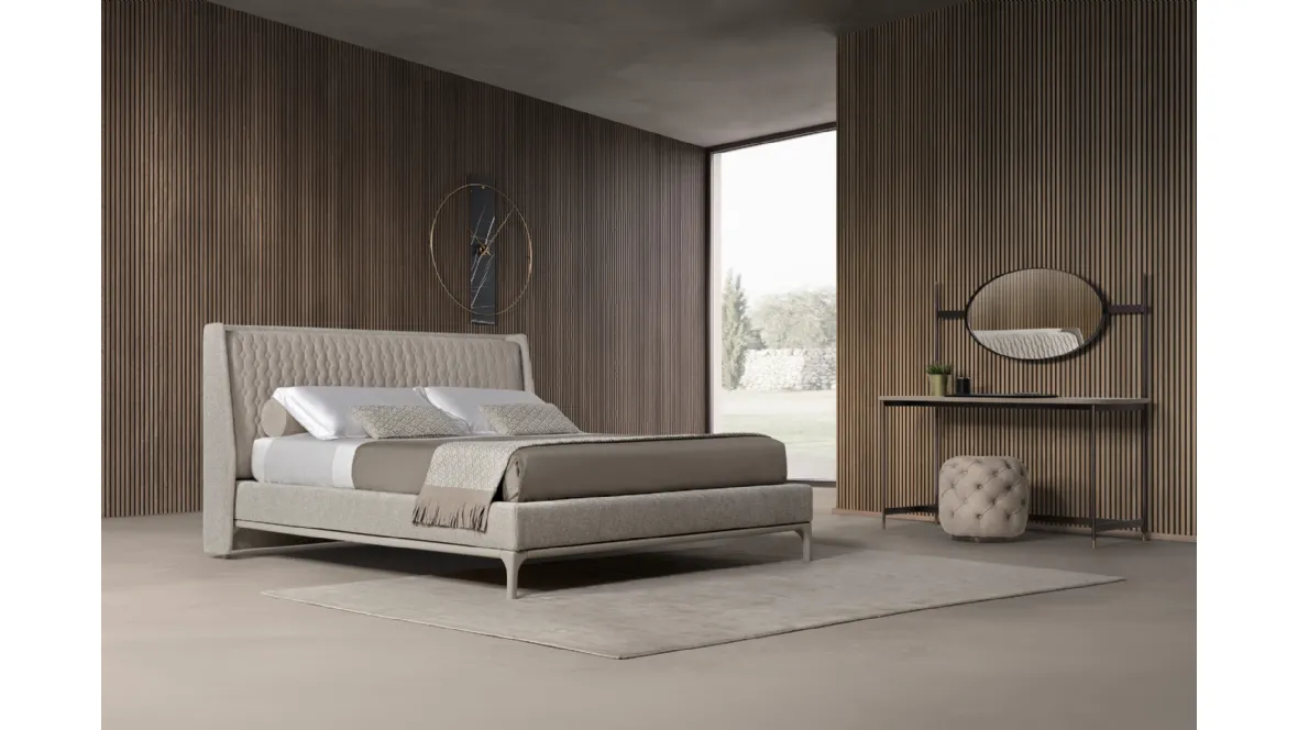 Letto rivestito in tessuto con interno testiera imbottito e trapuntato in pelle Nabuk Terence Lux di Conte