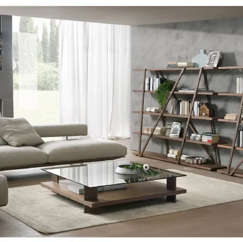 Libreria in legno e metallo bifacciale posizionata a muro Tres di Pacini e Cappellini