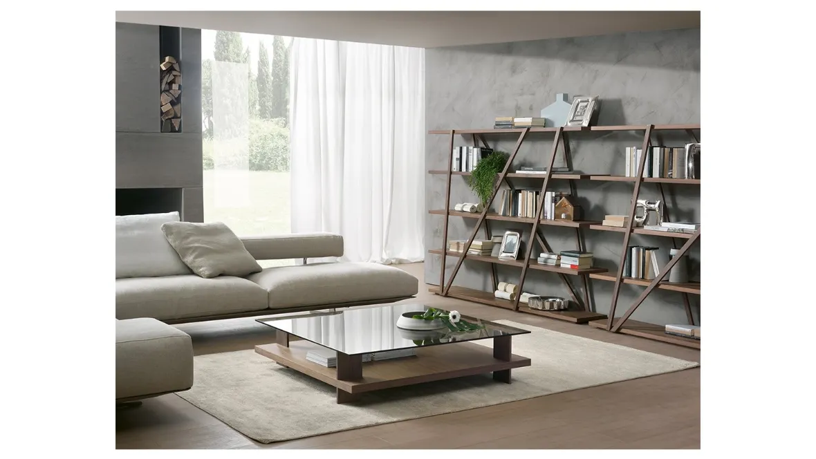Libreria in legno e metallo bifacciale posizionata a muro Tres di Pacini e Cappellini