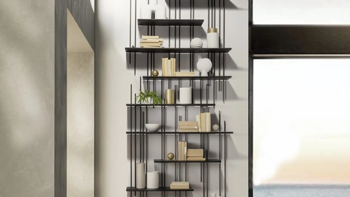 Libreria sospesa modulare in metallo e legno Tube di Pacini e Cappellini