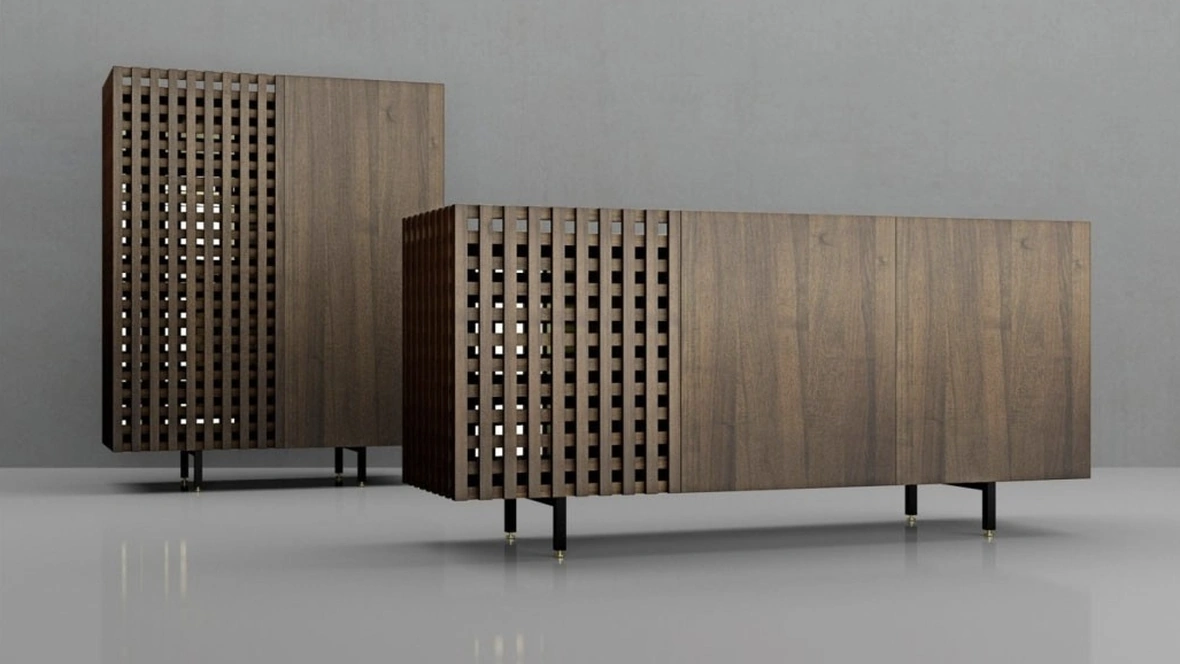 Madia caratterizzata dall’alternanza tra ante in legno pieno e ante a griglia con basamento in metallo Aurora di Pacini e Cappellini