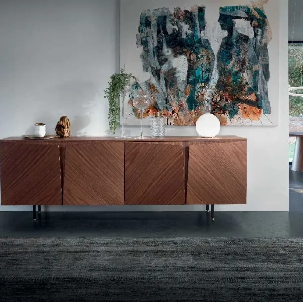 Madia moderna ed essenziale in legno con frontali dal design ricercato Milano di Pacini e Cappellini