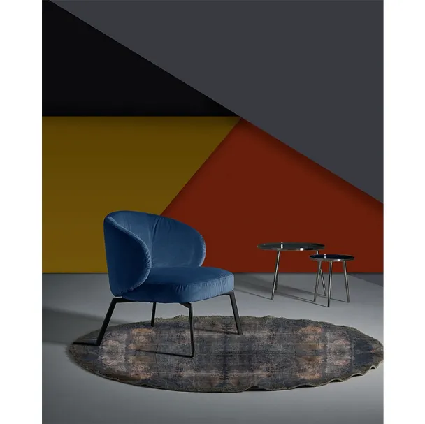 Poltroncina in velluto con struttura in acciaio Dalì di Excò