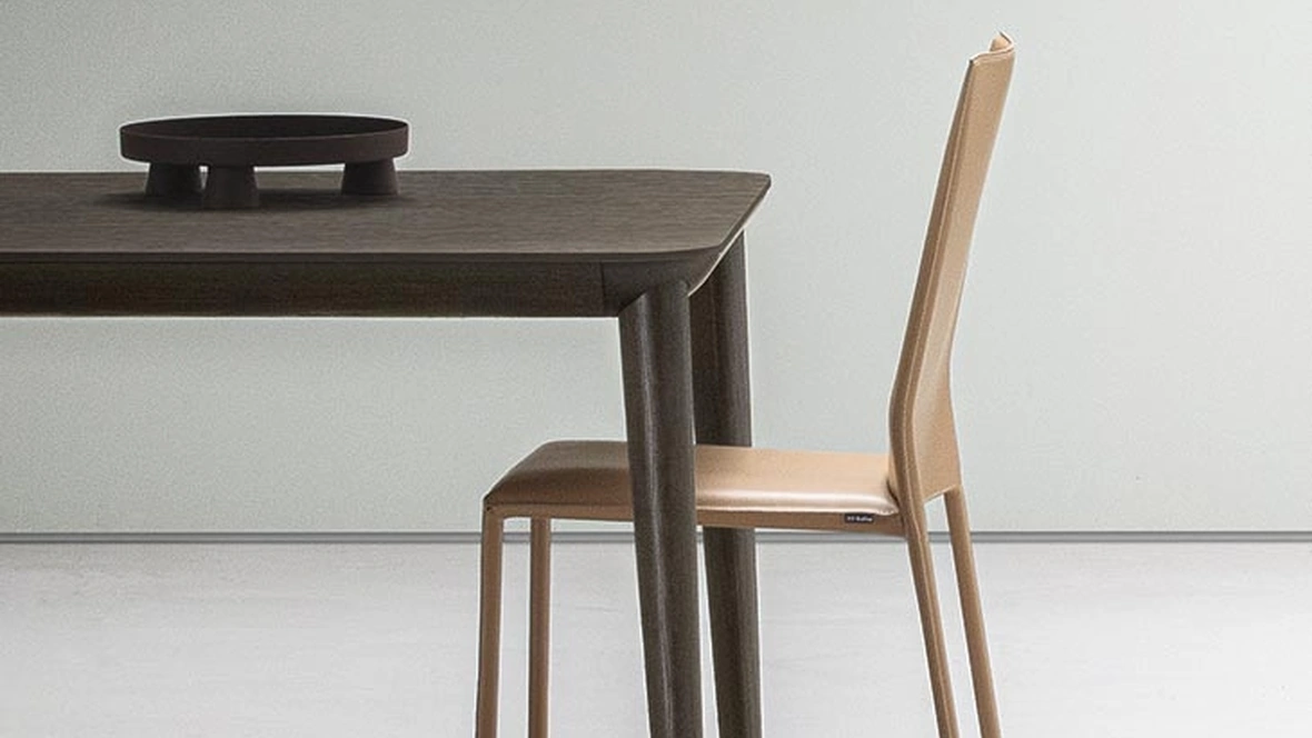 Sedia Corium in cuoio di  Alf Da Frè