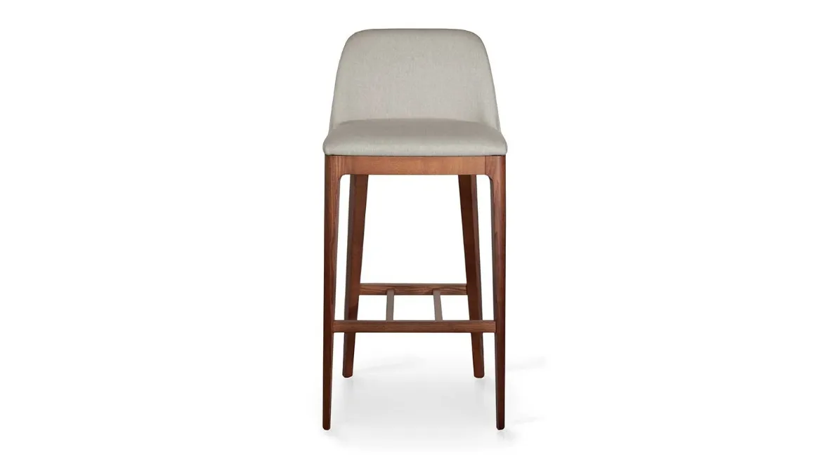 Sgabello in tessuto imbottito con struttura in legno Becky Stool di Pacini e Cappellini