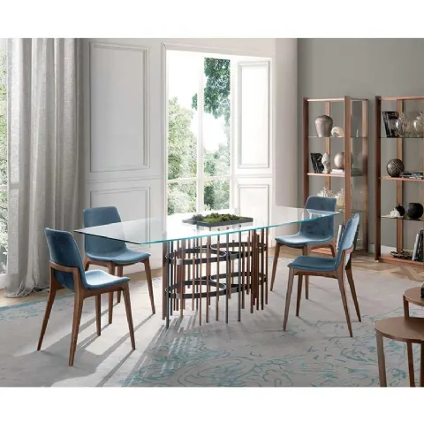 Sedia elegante in tessuto imbottita con struttura in massello di frassino Ellen di Pacini e Cappellini