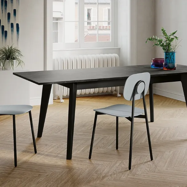Tavolo allungabile Edgard con top in laminato e gambe in legno di Arredo3