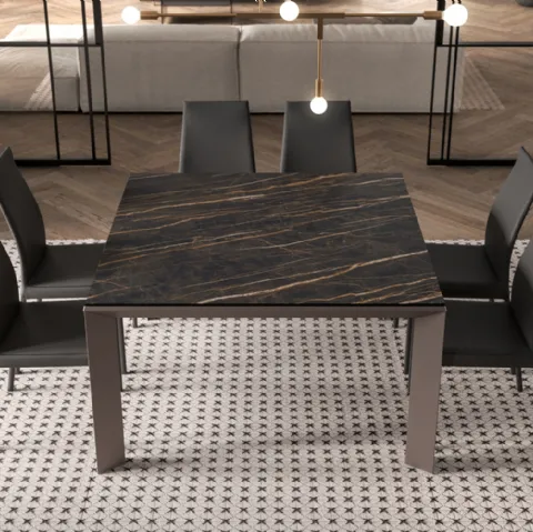 Tavolo quadrato allungabile in cristallo ceramica con base in metallo Metrò Quadro di Ozzio