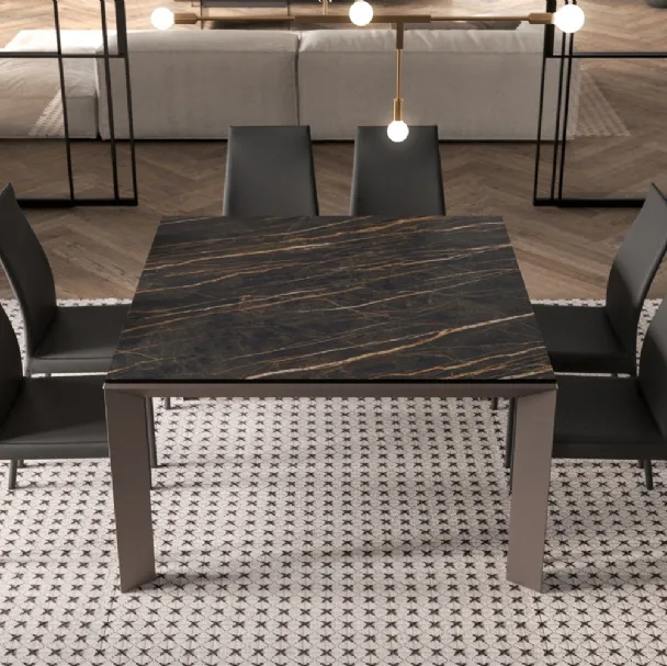 Tavolo quadrato allungabile in cristallo ceramica con base in metallo Metrò Quadro di Ozzio