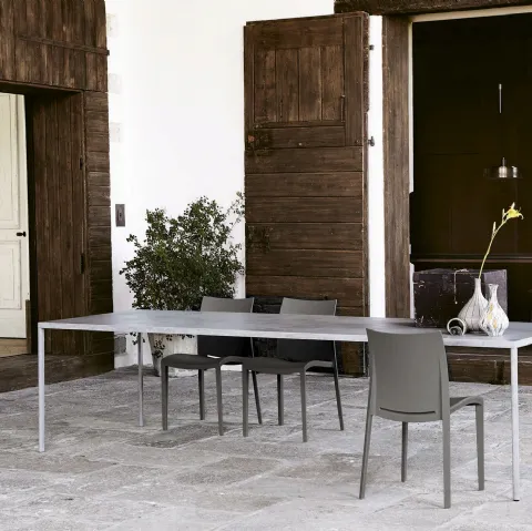 Tavolo Pure Evo in resina spatolata di Colico