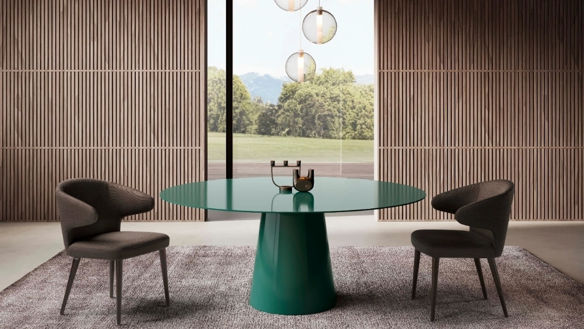 Tavolo Shell laccato di Pacini e Cappellini