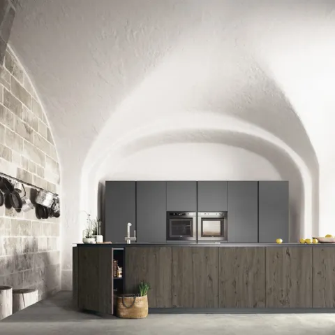 Cucina Moderna con isola Logica 10 finitura Rovere antico Ghiro e laccato opaco Grigio con top in acciaio di Valdesign